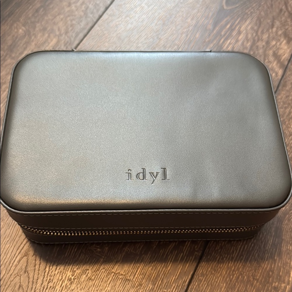 Idyl Gray Leather Jewelry Box